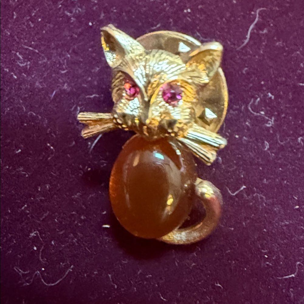 Gold Cat Brooch with Pink Eyes